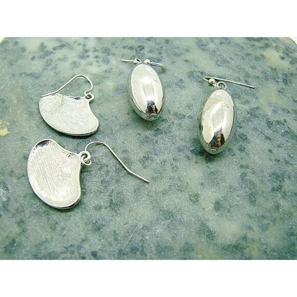 Lot of 2 Dangle Earrings Hammered & Puffy Bulb Designs 1" Fashion Silver Tone - Picture 6 of 6